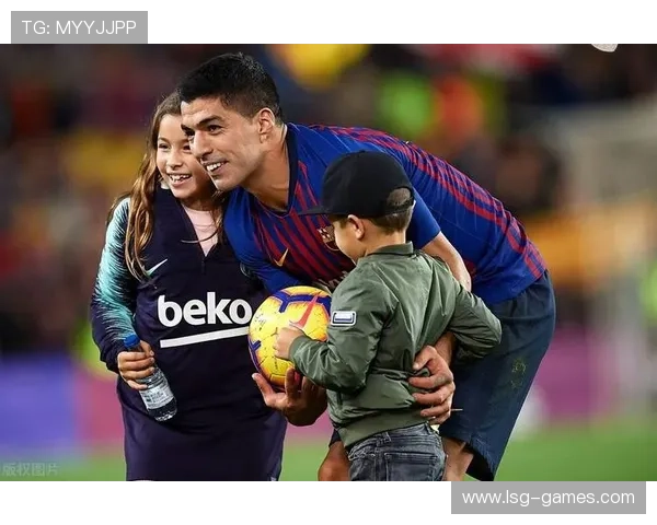 苏亚雷斯强力身体对抗，展现顶级进攻霸气