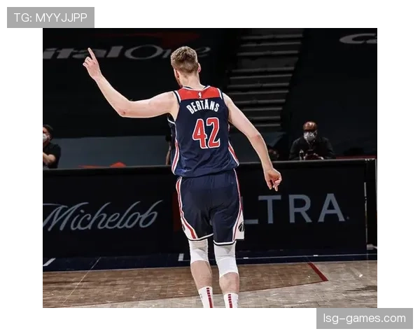 尼克·波普稳健发挥助球队赢下关键战役