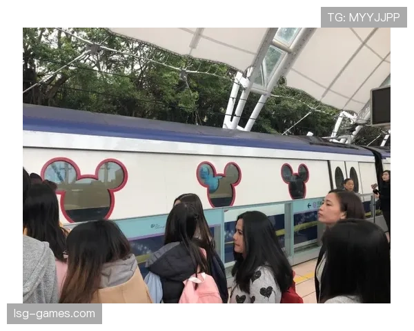 孙一文一抬手，那块表直接把我从地铁车厢拉进豪宅里